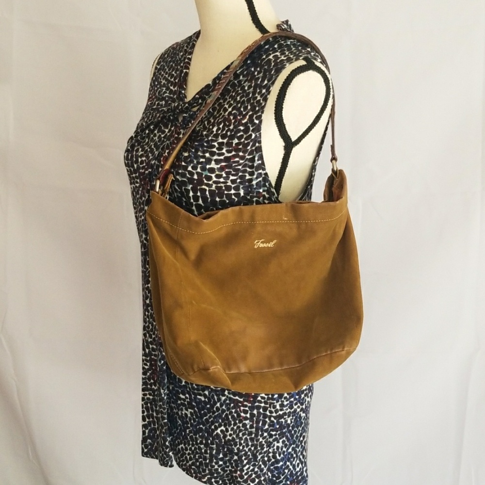 Fossil Fark Camel Shoulder Bag.